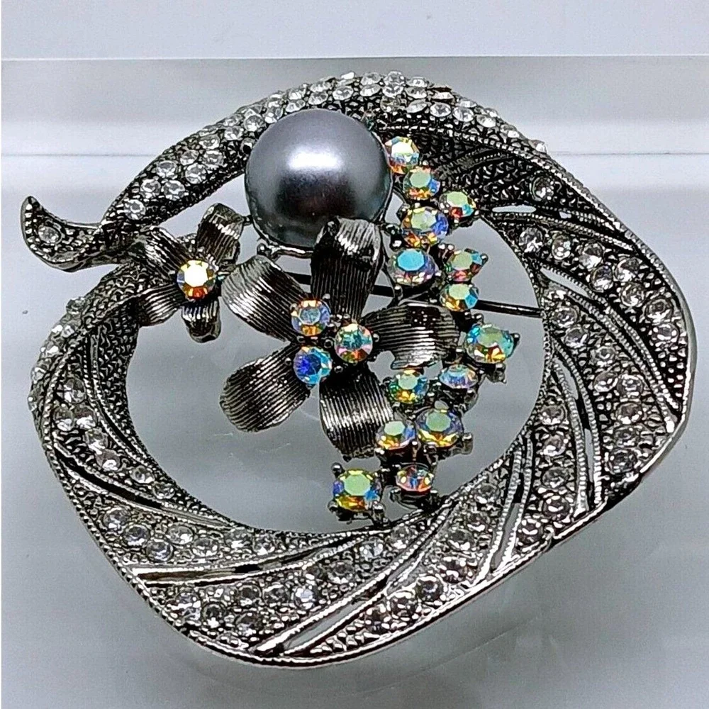 Gorgeous Vintage 90's Antique Style Grey Pearl Rhinestone Crystal AB‎ Brooch